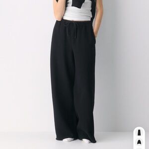 AMAZING CONDITION Aritzia Cozy Sweatfleece Flutter Sweatpants